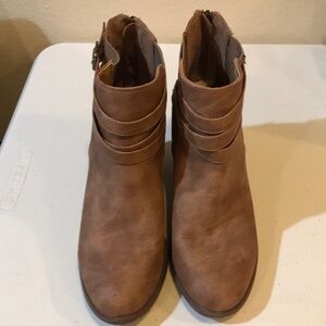 Toetos Chicago Faux Leather Distressed Ankle Boot w/Buckle & Zipper Back-8.5